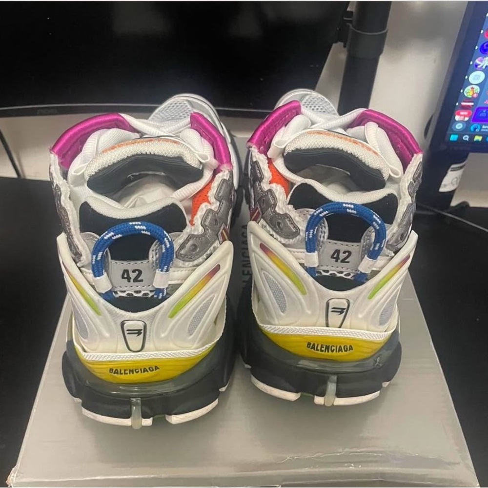 Balenciagas Tracks runners multicolor